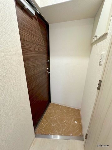 ブリリアントコート農人橋　仲介手数料無料の玄関