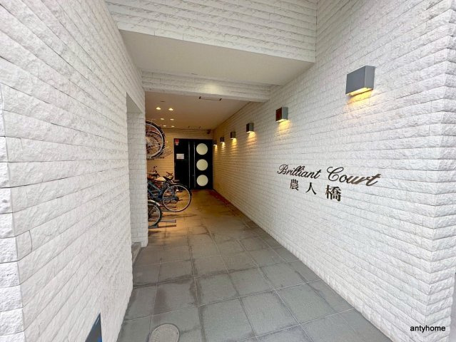 ブリリアントコート農人橋　仲介手数料無料のエントランス