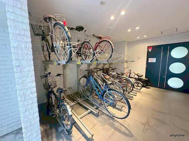 ブリリアントコート農人橋　仲介手数料無料の駐車場