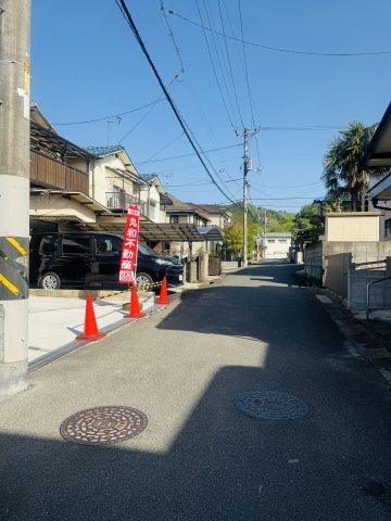 【前面道路含む現地写真】 | 広島市安佐南区相田５丁目　中古一戸建て