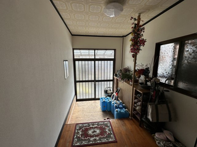【内装】 | 都城市今町 レストラン跡地　2,400万円 | 居宅部分 玄関