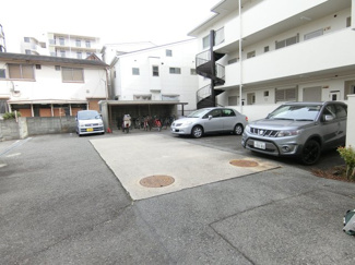 【駐車場】