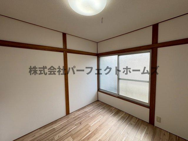 東香里園町連棟　賃貸の洋室|明るい洋室です