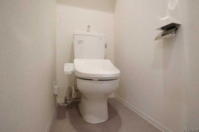 【トイレ】 | SOLメイクス新栄 | 清潔感のあるトイレです