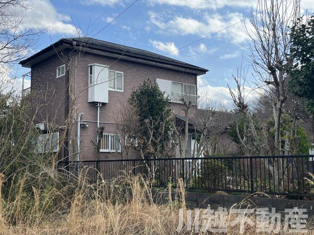 高台の眺望が魅力の山林つき中古戸建の外観|築34年ですがキレイな外観です