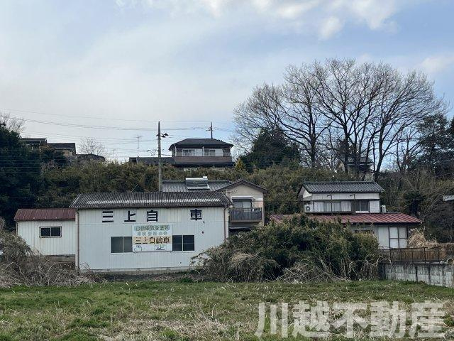 高台の眺望が魅力の山林つき中古戸建の外観|高台にそびえたつ、見晴らしのよさが売りの物件です