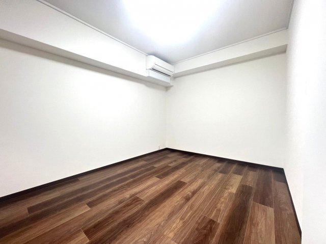 テン・フォーティの洋室