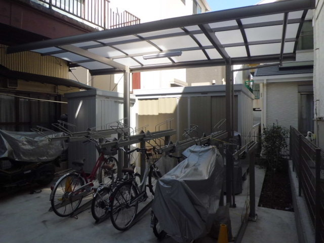 マザーズハンドフラッツのその他共用部分|屋根付駐輪場