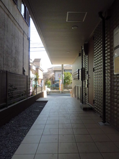 マザーズハンドフラッツのロビー|１階共用廊下