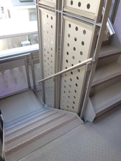 マザーズハンドフラッツの周辺|階段