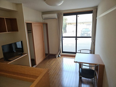 【居間・リビング】 | レオパレスタウンコート南矢三Ⅱ | 備品や設備仕様は号室等により異なります現地をご確認下さい。