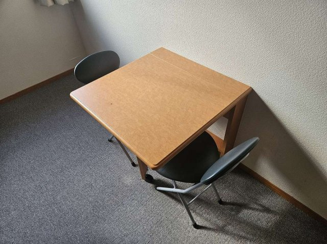 【その他】 | レオパレスタウンコート南矢三Ⅱ | 机・椅子