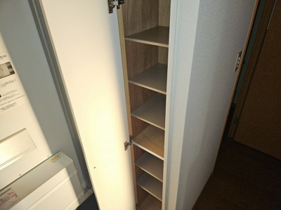 【玄関】 | レオパレス菖蒲 | 備品や設備仕様は号室等により異なります現地をご確認下さい。