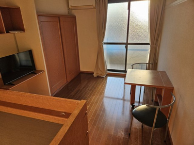 【居間・リビング】 | レオパレス菖蒲 | 備品や設備仕様は号室等により異なります現地をご確認下さい。