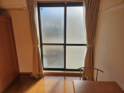 【居間・リビング】 | レオパレス桐ノ水 | 備品や設備仕様は号室等により異なります現地をご確認下さい。