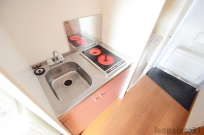 【キッチン】 | レオパレスウインドワード　金剛 | 備品や設備仕様は号室等により異なります現地をご確認下さい。