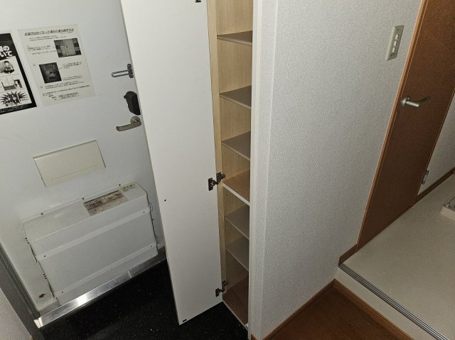 【玄関】 | レオパレスひまわり | 備品や設備仕様は号室により異なります。現地をご確認下さい。