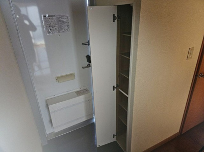 【玄関】 | レオパレスユーカリ | 備品や設備仕様は号室により異なります。現地をご確認下さい。