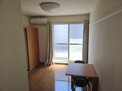 【居間・リビング】 | レオパレスユーカリ | 備品や設備仕様は号室により異なります。現地をご確認下さい。