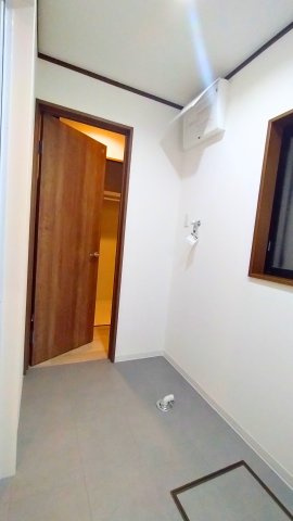 東大阪市長堂２丁目　中古戸建の脱衣所
