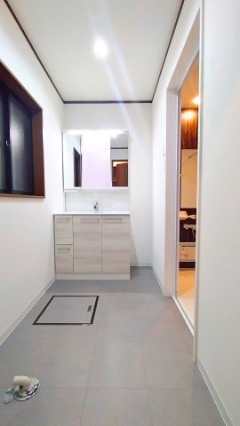 東大阪市長堂２丁目　中古戸建の脱衣所