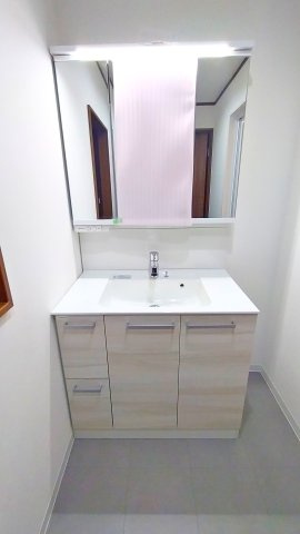 東大阪市長堂２丁目　中古戸建の独立洗面台