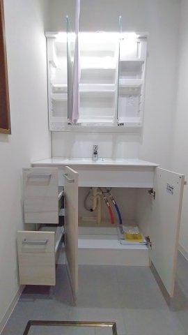 東大阪市長堂２丁目　中古戸建の独立洗面台