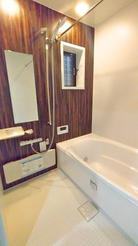 東大阪市長堂２丁目　中古戸建の浴室