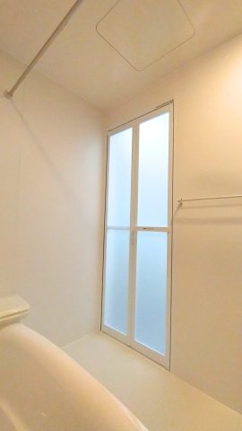 東大阪市長堂２丁目　中古戸建の浴室