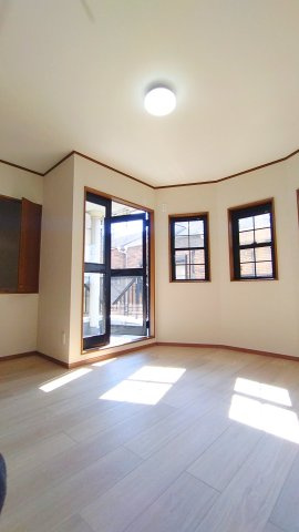 東大阪市長堂２丁目　中古戸建の洋室