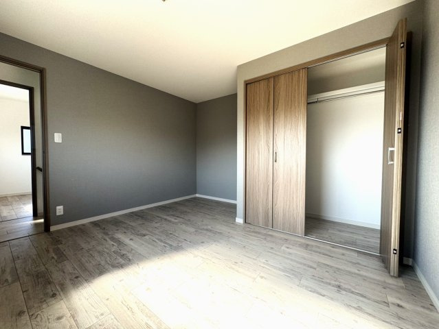 山陽小野田市高千帆2丁目の洋室