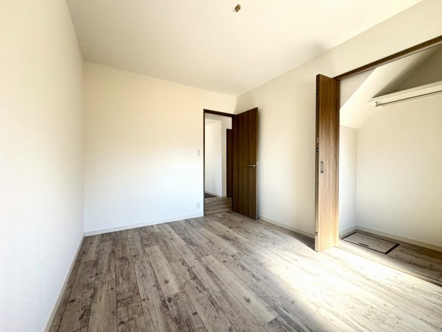 山陽小野田市高千帆2丁目の洋室