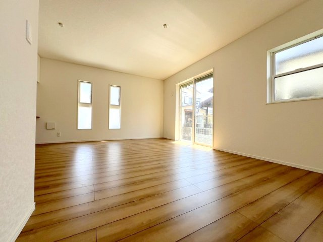 武蔵村山市伊奈平6丁目　新築戸建　全1棟の居間・リビング