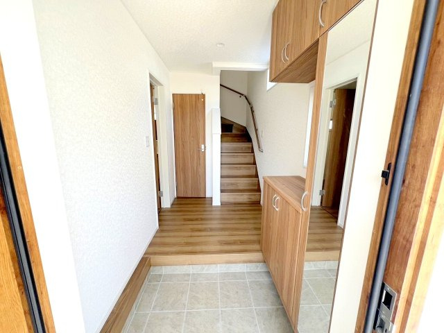 武蔵村山市伊奈平6丁目　新築戸建　全1棟の玄関