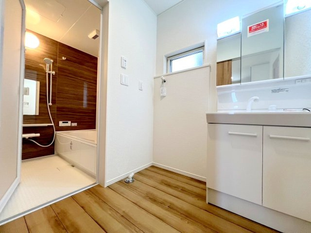 武蔵村山市伊奈平6丁目　新築戸建　全1棟の独立洗面台