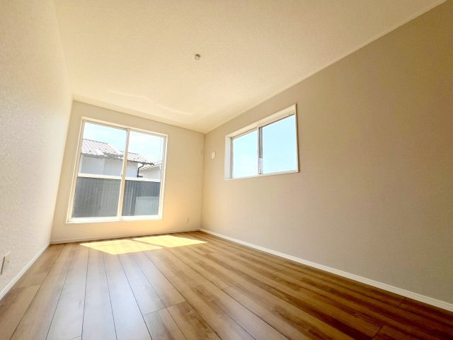 武蔵村山市伊奈平6丁目　新築戸建　全1棟の洋室