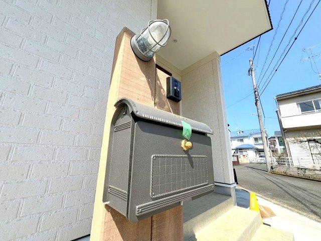 武蔵村山市伊奈平6丁目　新築戸建　全1棟のその他|オシャレな雰囲気の郵便ポストです！