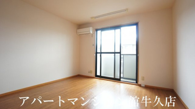 【居間・リビング】 | アークグレイス | 洋室1（デザインクロス仕様）