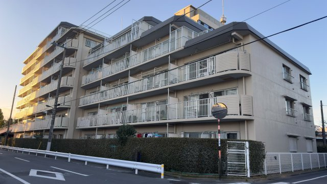 洋伸竹ノ塚マンションの外観