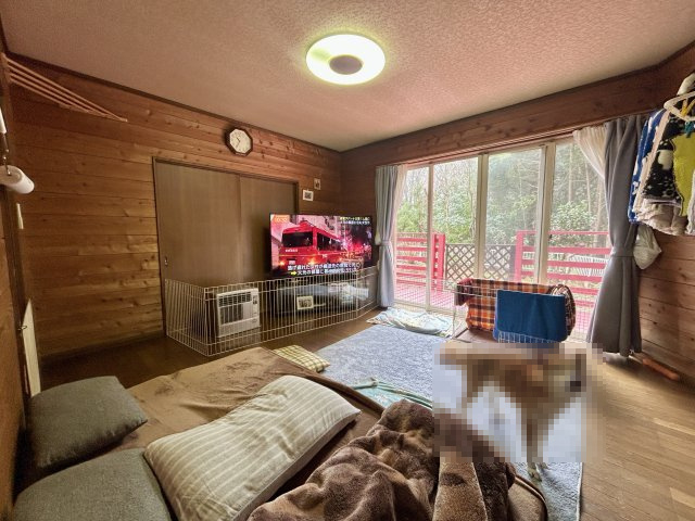 オシャレな外観♪益子町塙中古戸建の居間・リビング|ゆったり過ごせるリビングです