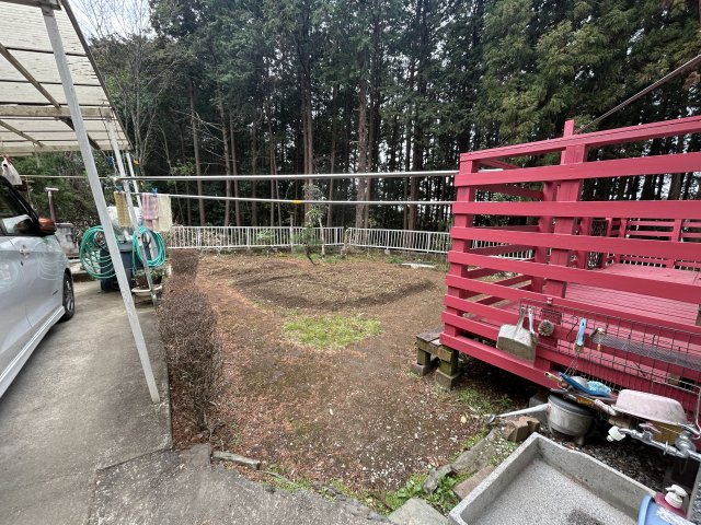 オシャレな外観♪益子町塙中古戸建の庭|お庭でバーベキューや家庭菜園も楽しめます