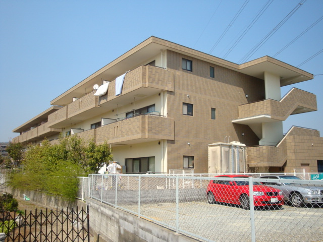 サン・ルシール宝塚（Ａ棟）の外観