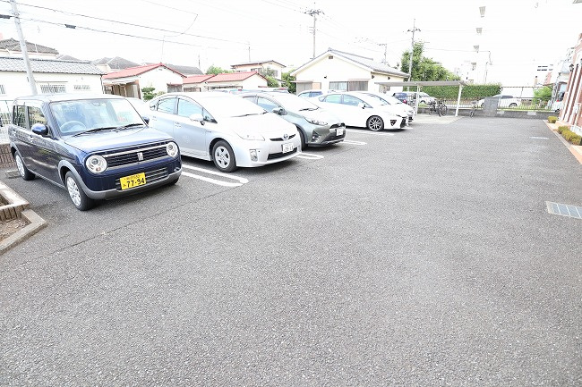 ウインズKの駐車場