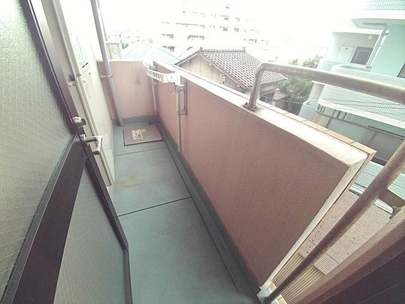 パインテール御影弐番館のバルコニー