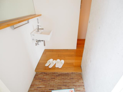 【玄関】 | レオンコンフォート弁天町 | 明るい玄関です