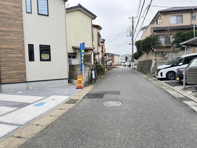 松戸市小金原１丁目新築戸建（小金原13期）の前面道路含む現地写真|北西側前面道路・幅員約4.8ｍ