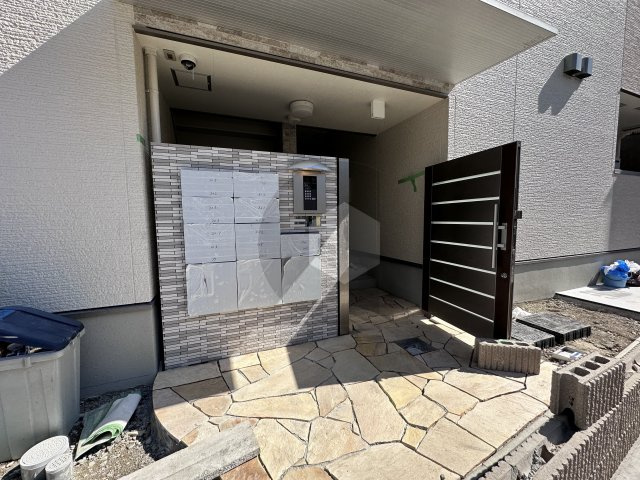 フジパレス高井田西5番館のエントランス