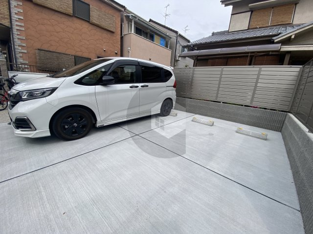 Pearlesecent Cubeの駐車場