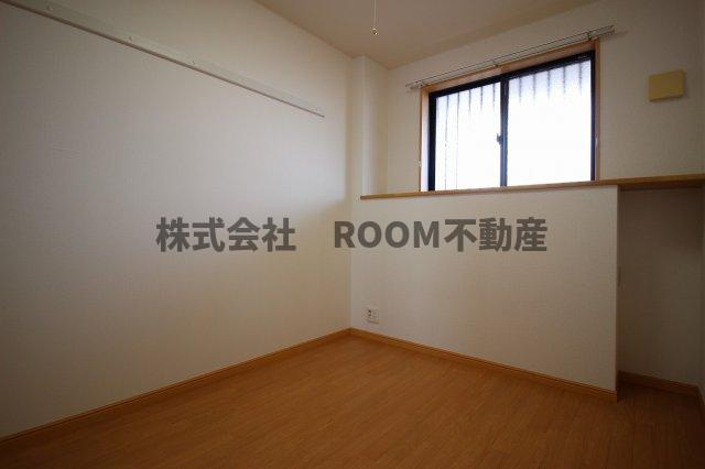 サンタプレイスの寝室|広くて明るい寝室