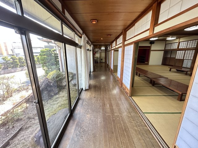 荒尾町外山店舗の内装